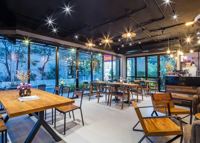 曼谷叻抛利沃特尔酒店