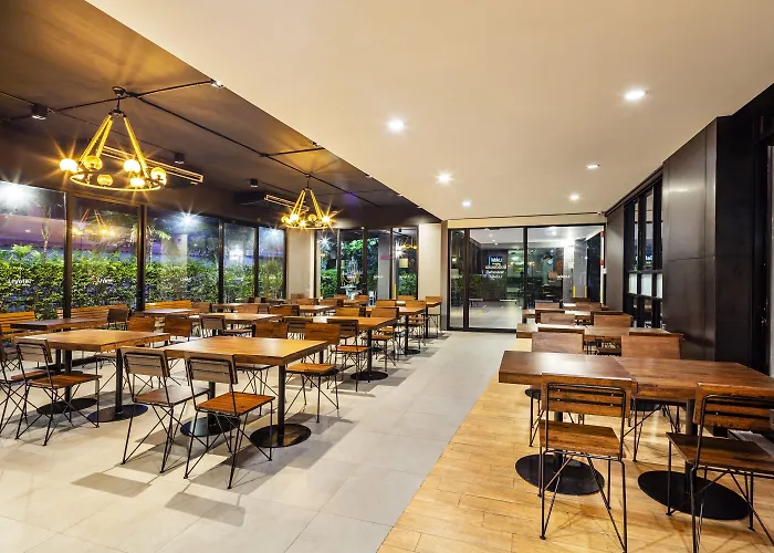 曼谷叻抛利沃特尔酒店 酒店