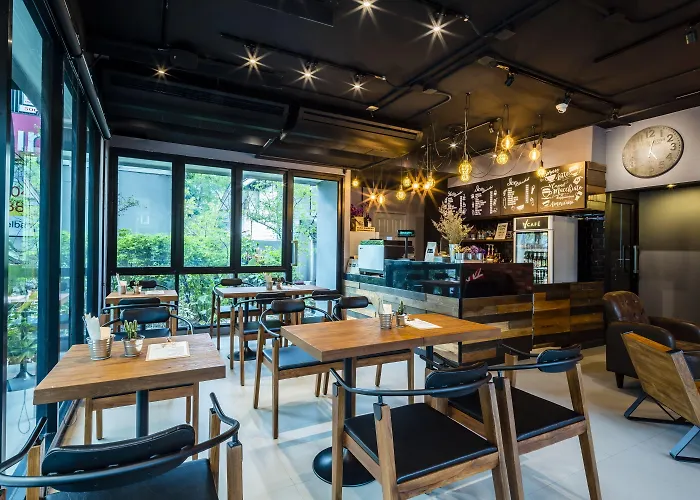 曼谷叻抛利沃特尔酒店 酒店 4*