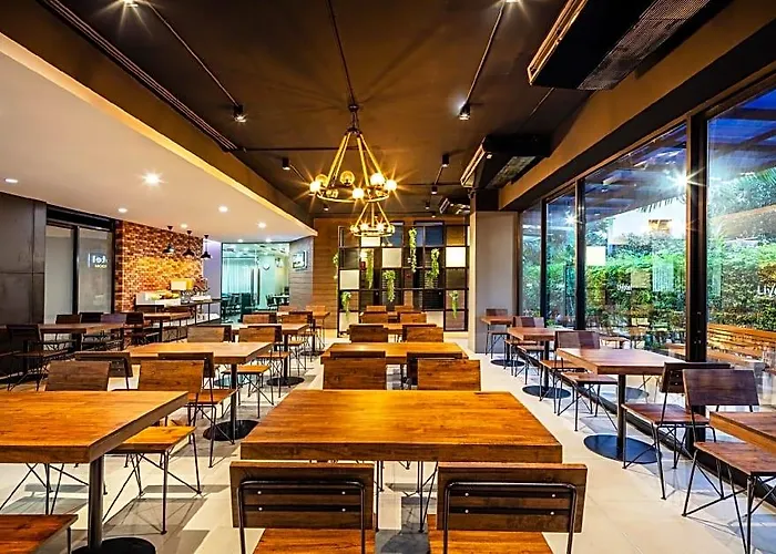 曼谷叻抛利沃特尔酒店 酒店 4*